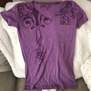 Purple buckle t-shirt